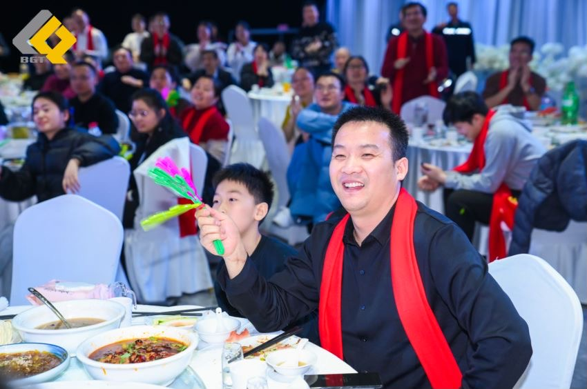 ��ͷ�� | ͬ�ľ��������� ΰ�¹���19462023���ʢ��Բ�����У�